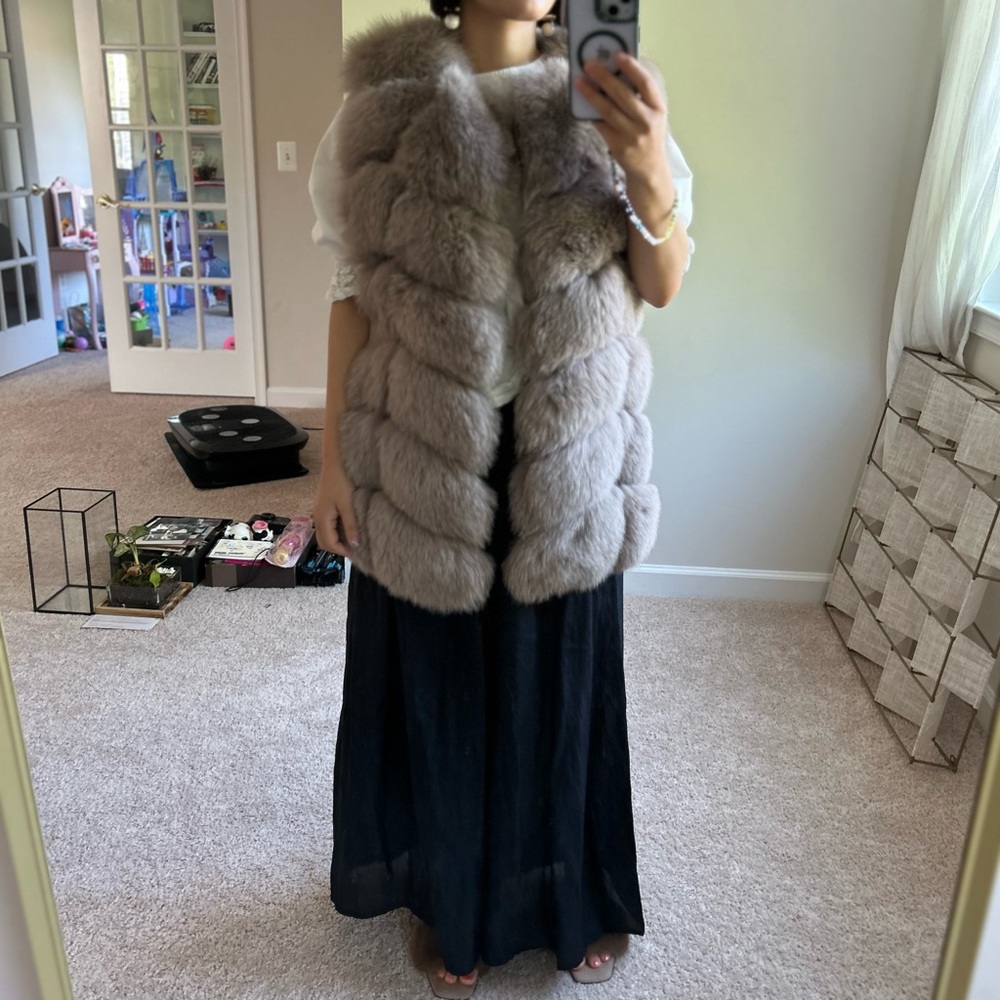 Saga Fur 100% fox fur vest. Xs/S